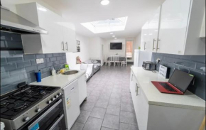 6 Bed House for Contractors/Groups/Guests